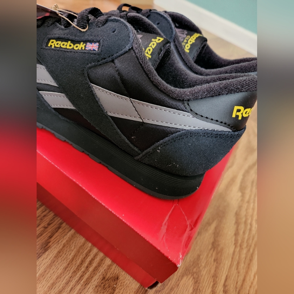 Reebok Classic Nylon - Picture 9 of 13